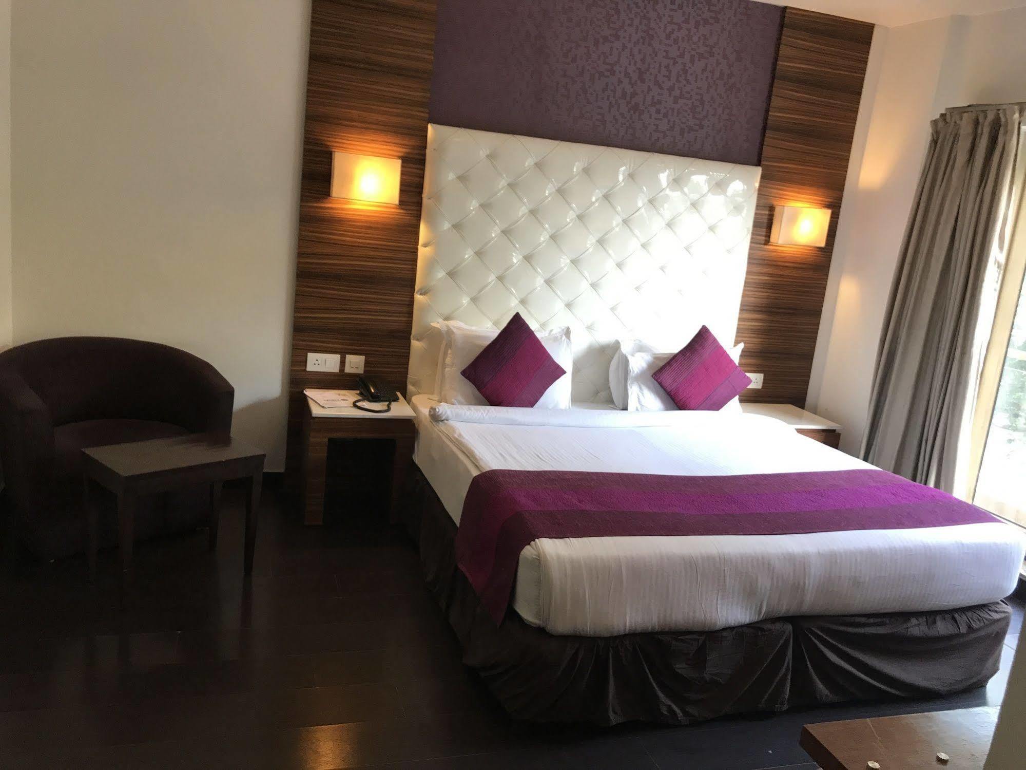 Hotel Ivory 32 Nueva Delhi Exterior foto